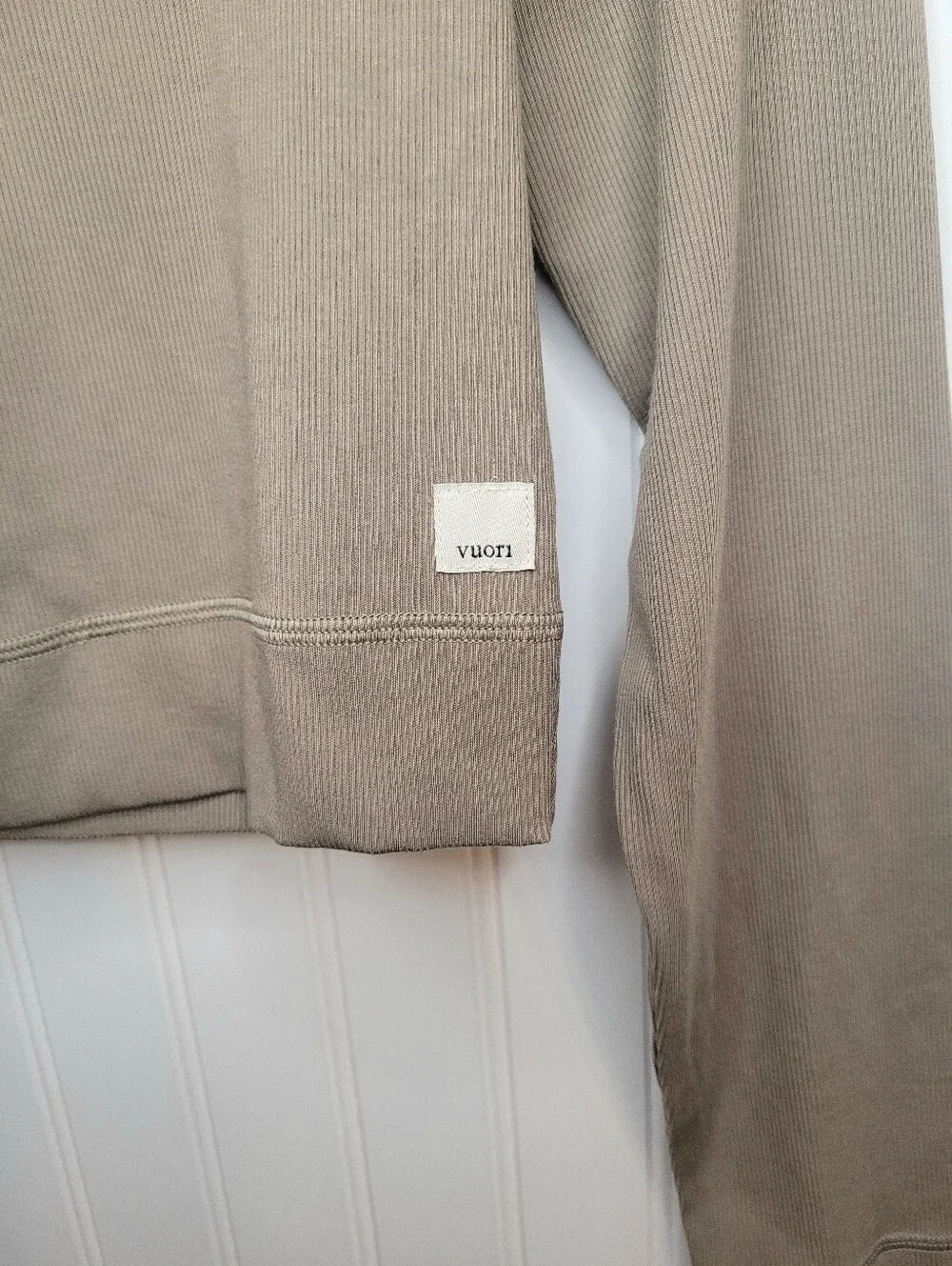 NWOT Vuori Cropped Button-Front Cardigan in Chai Taupe Size M - Picture 4 of 6